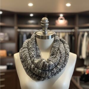 The North Face Chunky Knit Infinity Scarf Grey White Textured Winter Loop